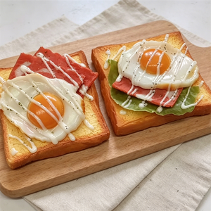 Modelo de sándwich abierto de desayuno con patrón de dibujos animados realista de PP, con tocino, lechuga y huevo, para exhibición de comida en cafeterías, con salsa cremosa - Product Image 4
