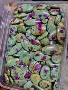 Pierre précieuse naturelle de fuchsite rubis de qualité supérieure, pierre de cristal polie décorative pour collection de bijoux, disponible en grande quantité - Product Image 6