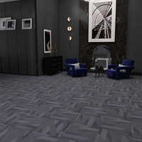 Moderne Büro-Teppichfliesen Geometrisches Muster Modulare Bodenbeläge 50x50cm Hotel Gewerbe