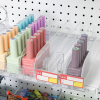 Présentoir distributeur auto-alimentant pour cigarettes et tabac, largeur réglable, avec étagère à aliments et en-cas et séparateur à poussoir