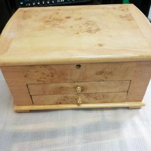 Boîte à bijoux en bois de luxe avec logo personnalisé, finition laquée brillante, boîte cadeau en bois, boîtes en bois personnalisées - Product Image 4