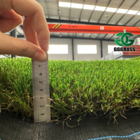Vente en usine Gazon artificiel de qualité supérieure résistant aux UV Gazon synthétique pour aménagement paysager de jardin