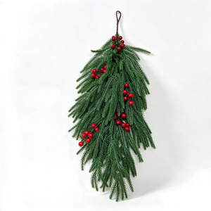 Branche de pin artificielle de Noël avec baies rouges, décoration murale style nordique, décoration de porte, en plastique - Product Image 5