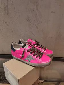 Zapatos para caminar de la marca GGBD, lujosos y a la moda, de cuero genuino, con cordones desgastados, logo dorado, decoración de estrellas, zapatos casuales. - Product Image 5