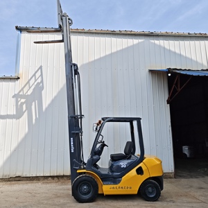 Chariot élévateur diesel d'occasion 3 tonnes, d'origine japonaise, Komatsu FD30, moteur, pneus pleins, hauteur de levage 3000-5000 mm, garantie 12 mois - Product Image 3
