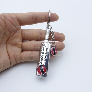 سلسلة مفاتيح معدنية فضية مخصصة بعلم ترينيداد، حلقة مفاتيح متعددة الاستخدامات حمراء، تذكار سياحي على شكل بصمة قدم، فتاحة زجاجات - Product Image 5