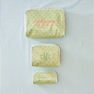 Borsa da viaggio personalizzata a righe rosa con ricamo, pochette cosmetica a righe, borsa da toilette grande fantasia, borsa trasparente in PVC - Product Image 2