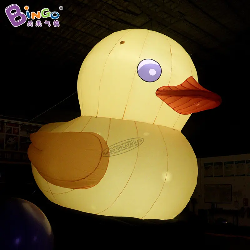 Riesige 6 Meter hohe aufblasbare Spielzeuge Cartoon niedlichen <span class=keywords><strong>kleinen</strong></span> gelben Ente Modell mit LED-Lichtern für die Dekoration