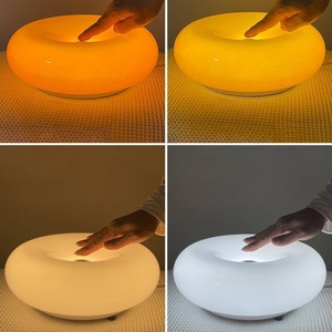 Lampe de table en forme de beignet, orange, à commande tactile, LED, lumière d'ambiance pour chambre à coucher, style Bauhaus, lampe de chevet - Product Image 4
