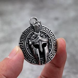 Colgantes y Amuletos de Joyería Personalizados de Acero Inoxidable Únicos: Casco Espartano, Llave Griega, Meandro, Regalo Vikingo para Hombres - Product Image 4