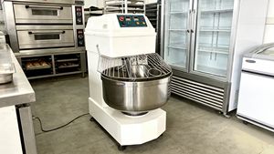 Nuova Impastatrice a Spirale Industriale 2025, 80L, 5.5kW, 3 Velocità, Capacità 90kg, in Acciaio Inox - Product Image 2