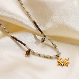 จี้รูปดอกทานตะวัน สร้อยคอหินธรรมชาติ ชุบทอง 18K สร้อยคอเหล็กกล้าไร้สนิม รูปดาว ประดับขอบแบบ Bezel Setting - Product Image 3