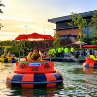 Bateau tamponneur gonflable coloré pour piscine, électrique à batterie, pour le nettoyage et des jeux aquatiques amusants pour adultes et enfants