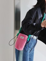 Sangle réglable Mode Puffer Sling Bandoulière Téléphone Sac Pochette Titulaire Feutre Bouteille Dessin Animé Motif 1L Capacité Portable Sac