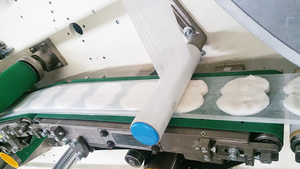 Machine de fabrication de coussinets absorbants pour femmes, série Women Care, 800-1000 pièces/min, avec contrôle servo, alimentation SAP, gaufrage et comptage automatique - Product Image 4