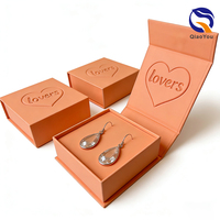 Caja de Joyería Magnética Exquisita con Logotipo en Relieve Personalizado y Superficie Suave al Tacto para Regalos Festivos