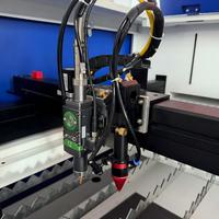 Équipement laser combiné CO2 à fibre avec plateforme de levage électrique à axe Z, servomoteur Leadshine, découpe laser 1390 pour métaux et non-métaux