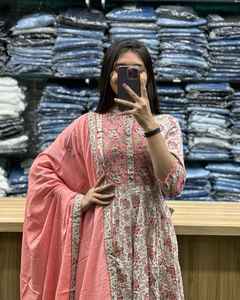 Costume Anarkali de qualité d'exportation indienne pour la fête et le festival Vêtements pakistanais Readymade Anarkali Salwar Kameez Suit - Product Image 3