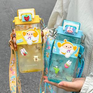 Botella de agua cuadrada de Tritán con diseño de dibujos animados para niños, marca Zuo Mu Egg Party, libre de BPA, con pajita y correa para el regreso a clases, verano 2024 - Product Image 1