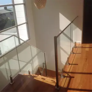 Maison clôture en plexiglas moderne piscine en acier inoxydable main courante en verre conception de balustrade de robinet