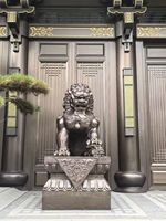 Sculpture d'animal en bronze coulé sur mesure grandeur nature, statue décorative de lion Foo Dog pour l'extérieur, la porte d'entrée, le jardin, la cour, le paysage