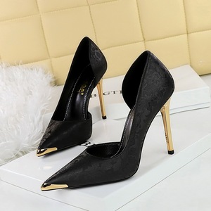Chaussures à talons hauts <span class=keywords><strong>pour</strong></span> femmes <span class=keywords><strong>pour</strong></span> banquet d'été, élégantes, en satin, bout pointu, avec talon aiguille métallique latéral, chaussures habillées sexy <span class=keywords><strong>pour</strong></span> <span class=keywords><strong>mariage</strong></span> - Product Image 4