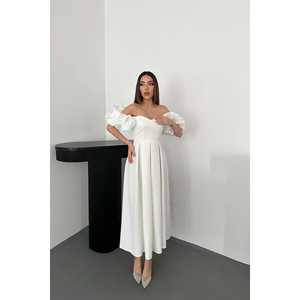 Robe de soirée en satin blanc cassé en gros avec manches et plis ballon - Product Image 4
