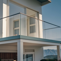 Modernes U-Kanal-Aluminium-Glasgeländer-System Rahmenloses Bodenmontiertes Rostbeständiges Sicherheitsgeländer für Treppen und Terrassen