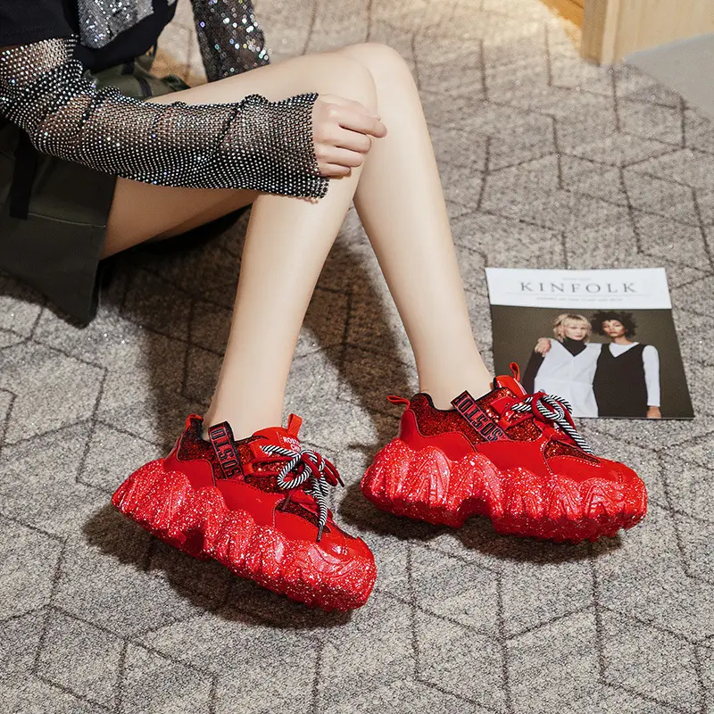 Sneaker Casual da donna in pelle rossa Bling tacchi grossi piattaforma piatta scarpe da passeggio da donna nere 2022 nuova moda