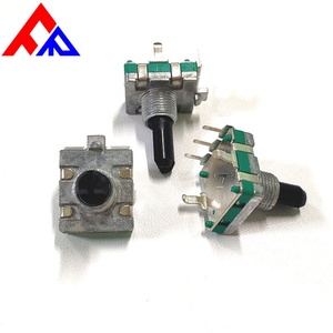 Encodeur rotatif EC16 3 broches vertical incrémental avec actionneur à extrémité ronde et broches de terminaison - Product Image 5
