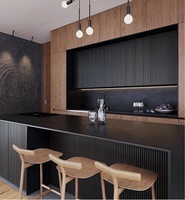 Ensemble de cuisines en bois modulaires écologiques prêtes à assembler avec un design cannelé et un robinet mural inclus