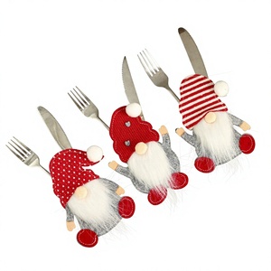 Decoraciones Navideñas: Fundas de Fieltro para Cuchillos y Tenedores con Diseño de Anciano Sin Rostro, Porta Cubiertos para Mesa - Product Image 2