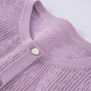 Cardigan en tricot pour femme personnalisé à faible MOQ <span class=keywords><strong>avec</strong></span> boutons en <span class=keywords><strong>perles</strong></span>, manches longues, col rond et détails ajourés - Product Image 4