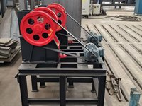 Petite machine de concassage primaire pour l'exploitation minière, concasseur à mâchoires mini électrique et diesel à double alimentation pour l'or et l'argent