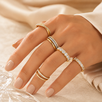 Bague de fiançailles intemporelle en argent sterling plaqué or 18 carats avec moissanite pour femme, sertie à griffes, design minimaliste pour le quotidien