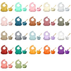 ชุดภาชนะใส่อาหารซิลิโคนแบบกำหนดเองพร้อมช้อนด้ามไม้ ผ้ากันเปื้อนกันน้ำ ชามดูดติดพื้นผิว OEM โลโก้สั่งทำ ที่รองอาหาร Babero - Product Image 5