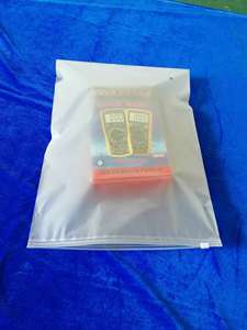 Bolsa de Embalaje de Plástico Esmerilado con Cierre de Cremallera Personalizada con Impresión Mate de PE/EVA para Ropa - Product Image 4