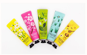 BIOAQUA Marque privée OEM ODM Ensemble de 5 pièces Lotion aux fruits hydratante Mini crème pour les mains - Product Image 4