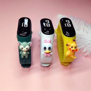 Échantillons gratuits Montre numérique M7 pour enfants très vendue Montre-bracelet Spider-man au design animal pour enfants Montre intelligente tactile pour enfants - Product Image 6