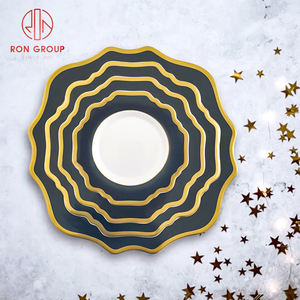 Juego de platos de <span class=keywords><strong>porcelana</strong></span> para banquete, platos de cargador de oro, precio de fábrica de cerámica elegante, boda de China con borde dorado minimalista - Product Image 6