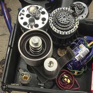 Tendeur De Courroie De distribution 13505-17011 Poulie Tendeur pour <span class=keywords><strong>Land</strong></span> <span class=keywords><strong>Cruiser</strong></span> HZJ76 HZJ78 HZJ70 <span class=keywords><strong>HZJ73</strong></span> HZJ75 HZJ79 HZJ77 HDJ80 1HZ 1HD - Product Image 5