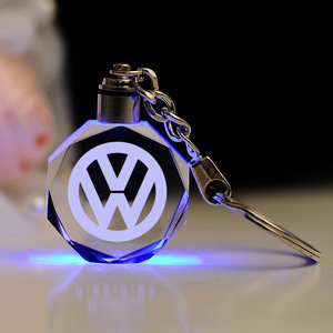 Porte-clés LED personnalisé pour entreprise, petit pendentif en métal avec <span class=keywords><strong>logo</strong></span> de voiture en cristal <span class=keywords><strong>lumineux</strong></span>, accessoires DIY pour voitures - Product Image 5