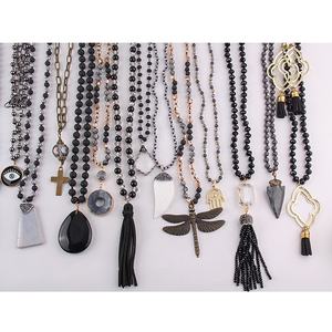 Collar de la serie negra para mujer, Gargantilla de piedras naturales mezcladas de diferente diseño, collar de flecha de cristal, collar de borla, conjunto de joyería, 20 Uds. - Product Image 3