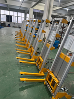 SHUNCHA - Elevador Manual Portátil de Aluminio con Manivela, Ajustable, Capacidad de Carga 181 kg Capacidad, 120"/142" Máx. Rango de Elevación