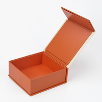 Boîte cadeau rigide en cuir personnalisée avec finition mate pour crème pour le visage et rouge à lèvres, emballage cosmétique à couvercle rabattable