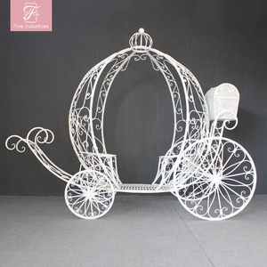 عربة من الحديد المطاوع على الطراز الأوروبي عربة من المعدن الأبيض لتزيين عربة الزفاف - Product Image 1
