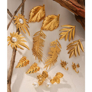 ต่างหูทองคำสีทองแบบกำหนดเอง 14k 18k ชุบทอง PVD แฟชั่น ต่างหูแบบติดหูรูปใบไม้ ทำจากสแตนเลสสตีล 316L สำหรับผู้หญิง - Product Image 3