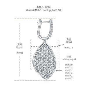 Boucles d'oreilles en moissanite en forme de petite pierre de silicium pure, hypoallergéniques, en argent, élégantes et stylées - Product Image 2