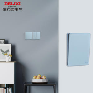 Panneau de prise et interrupteur ultra-fin en verre bleu nuage Delixi 898, alimentation murale intelligente pour la maison, un interrupteur cinq trous - Product Image 2