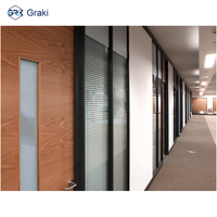 Graki - Panel Divisor de Oficina Moderno de Aluminio, 90 mm de Grosor, Absorción de Sonido de 45 dB, Separador de Habitaciones Modular para Espacios Profesionales y Escolares